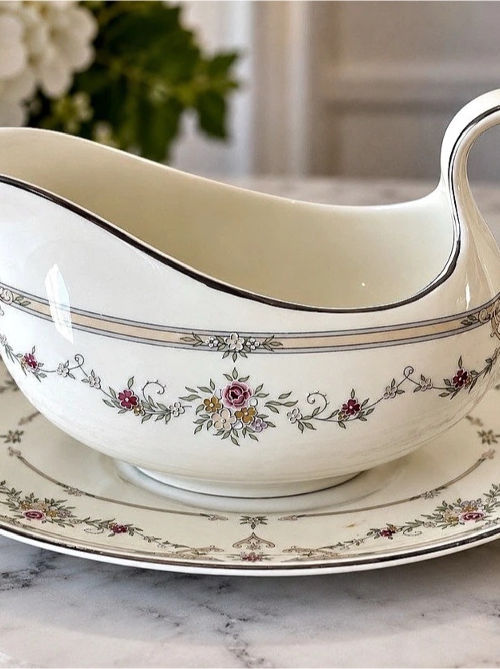 Royal Doulton Tamara H5088 Gravy Boat & Underplate Romance Collection Bone China